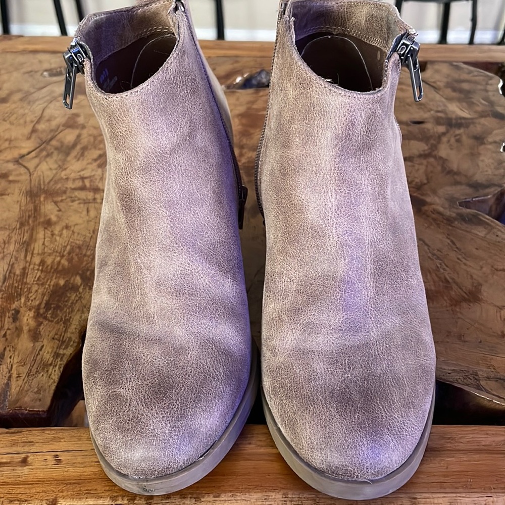 Report ankle boots